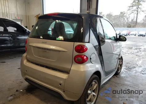 2015 Smart Fortwo Passion z USA, uszkodzony, nr VIN WMEEJ3BA2FK809203